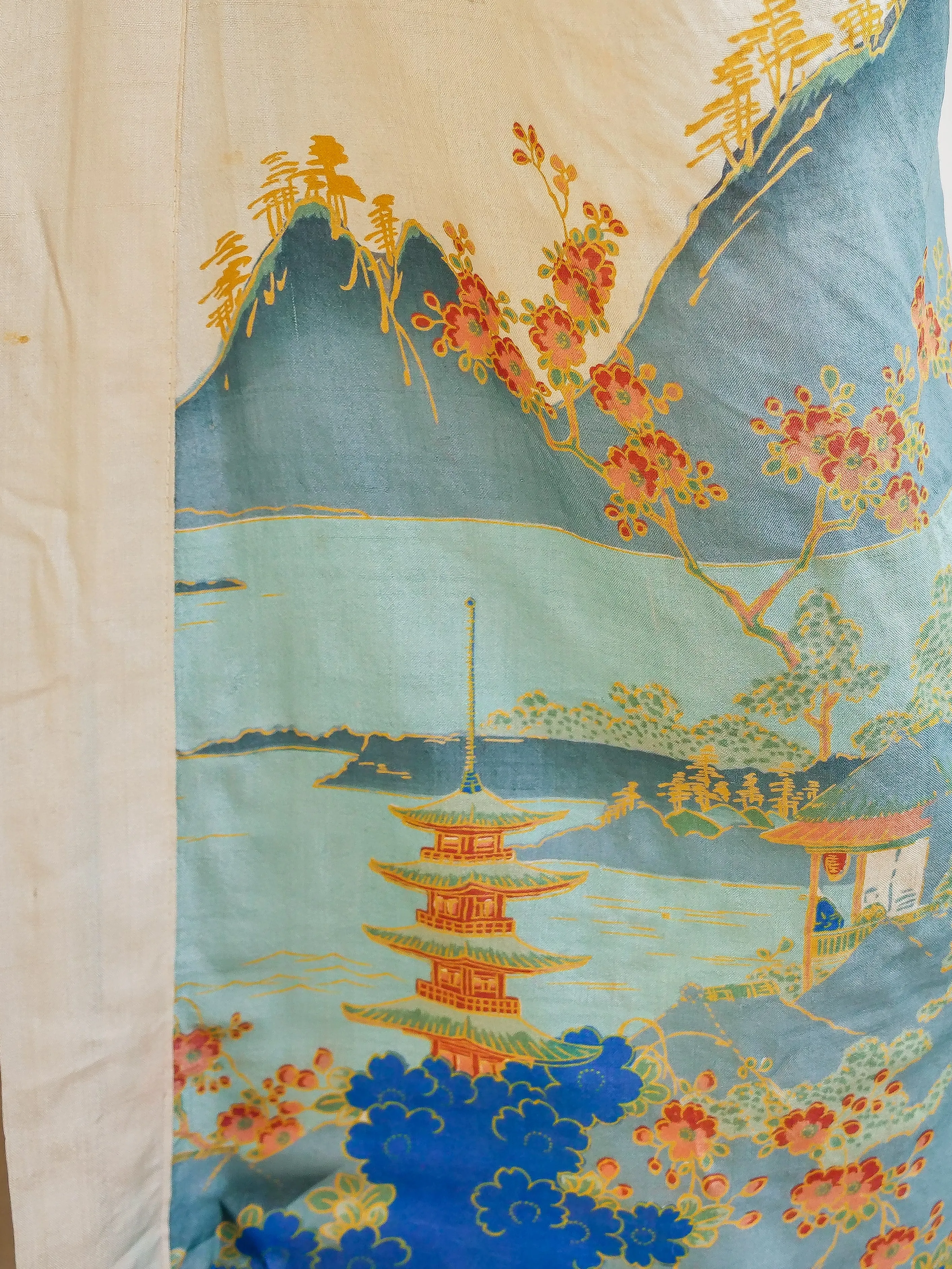 1920's Tissue Silk Japanese Garden Print Robe