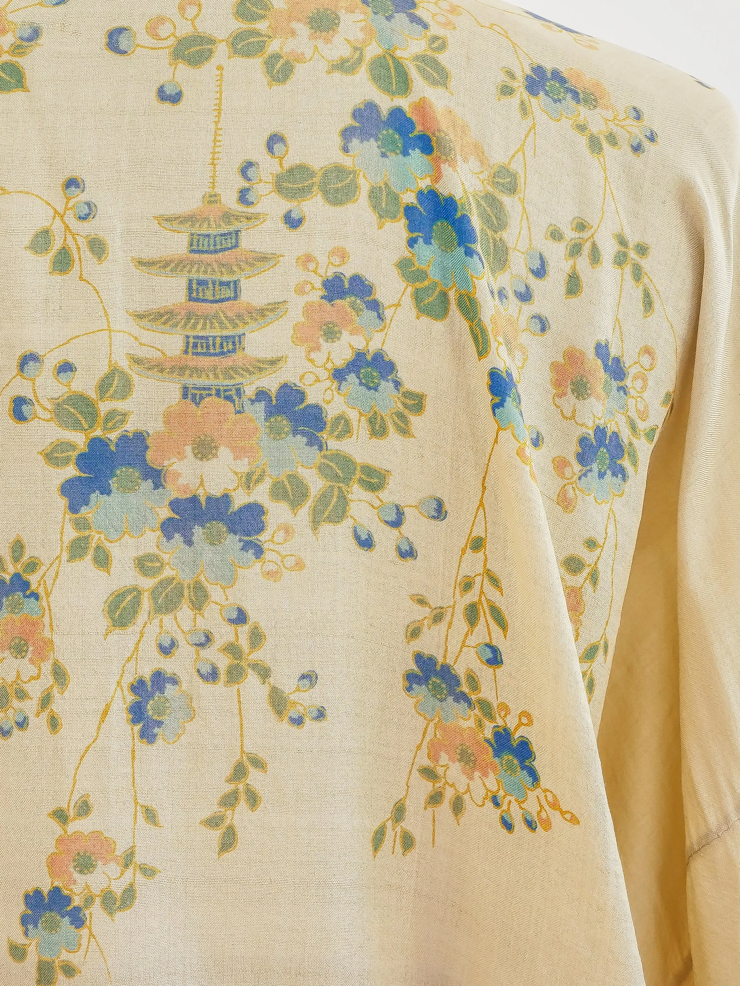 1920's Tissue Silk Japanese Garden Print Robe