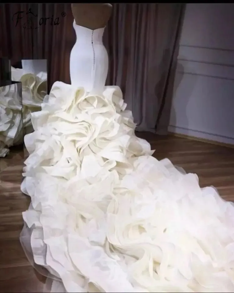 Ellegant Mermaid Wedding Gown. Ruffeled bridal gown with train.