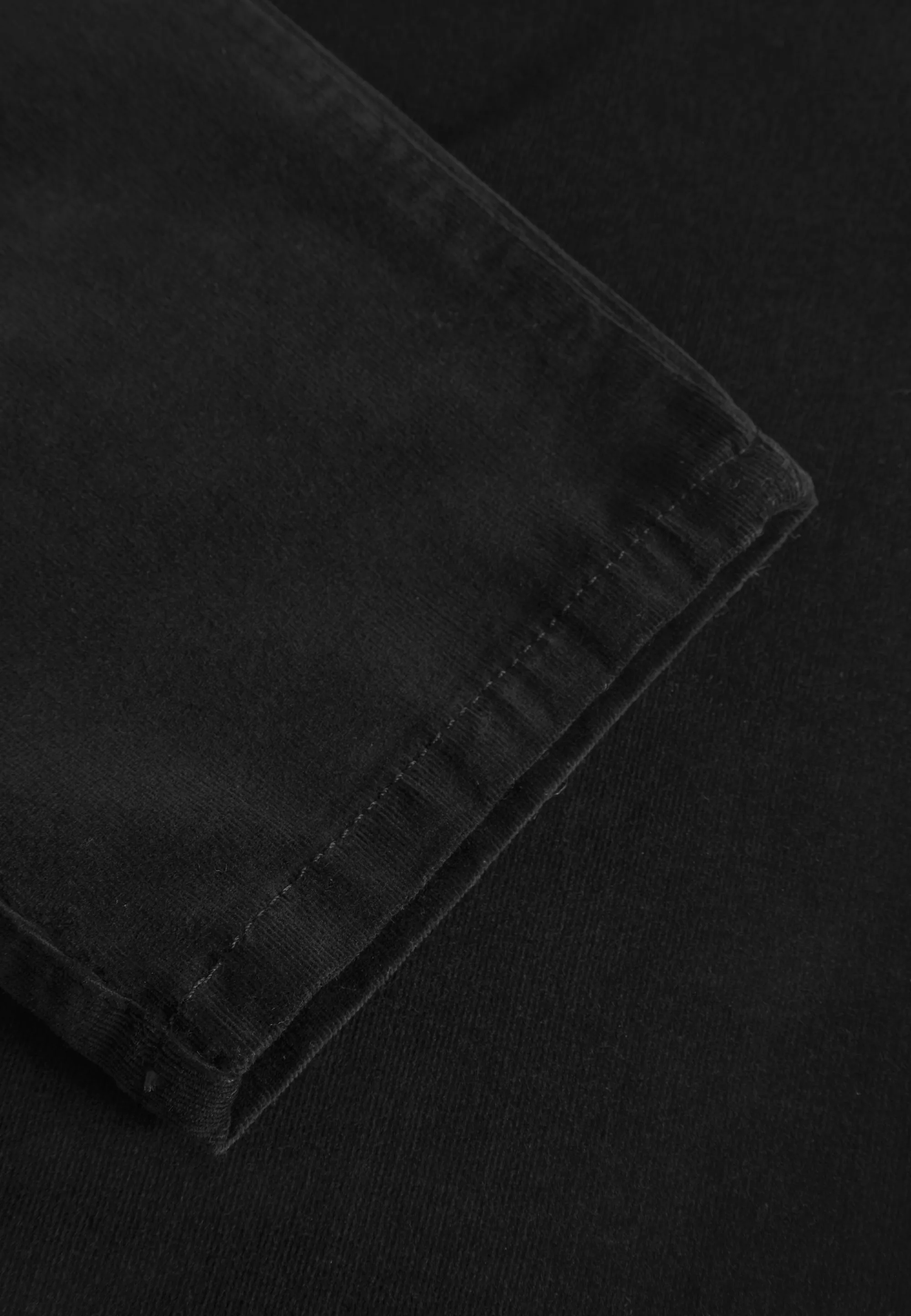 Kelly Regular Corduroy - Medium Length - Black