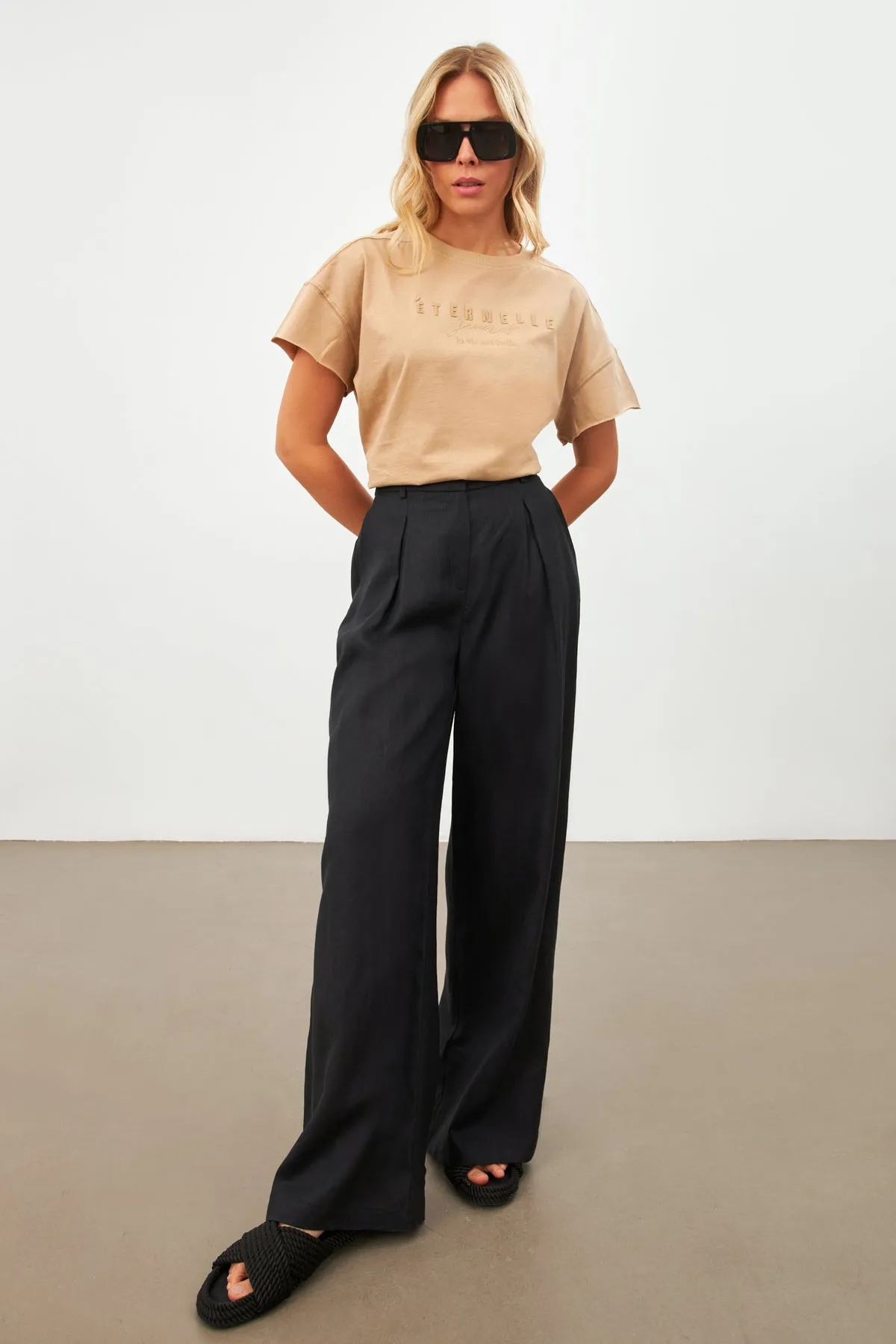 Setre Pleat Detailed Linen Trousers Black