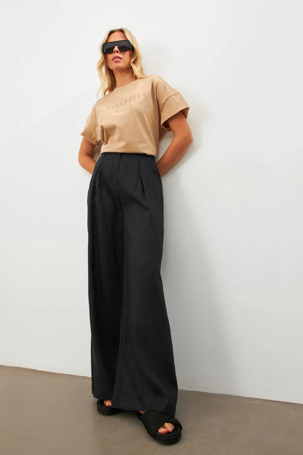 Setre Pleat Detailed Linen Trousers Black