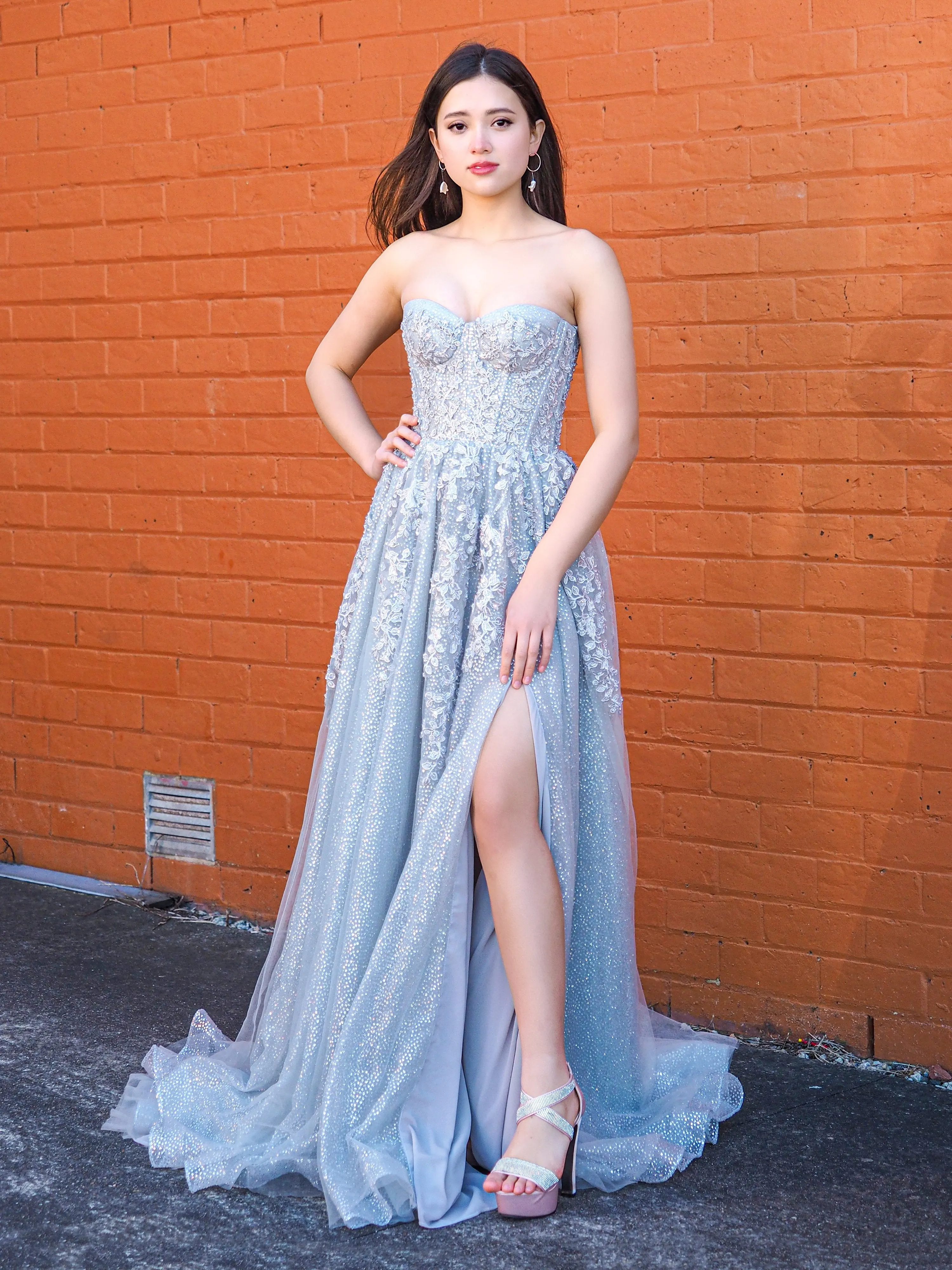 Silver bustier top tulle with a slit