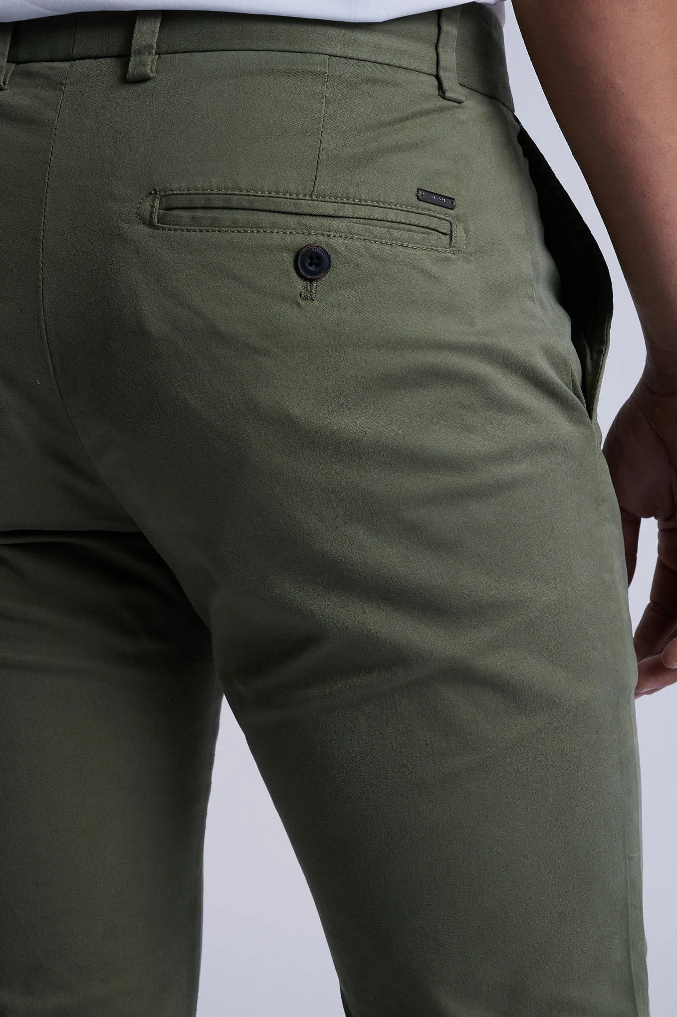 Slim fit garment dye chino in Cotton Elastane